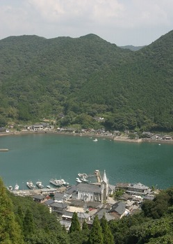 入江の小さな漁村.jpg