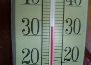 柱の温度計.jpg